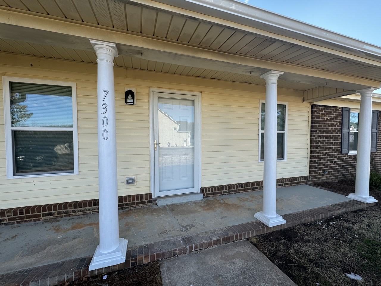 7300 Lalanda Dr - Photo 2 of 34