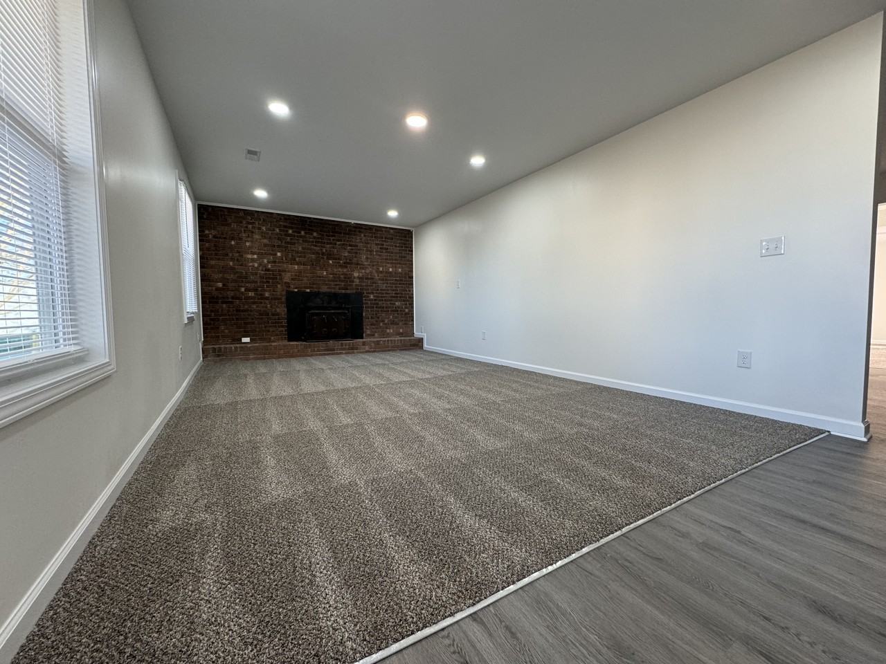 7300 Lalanda Dr - Photo 5 of 34