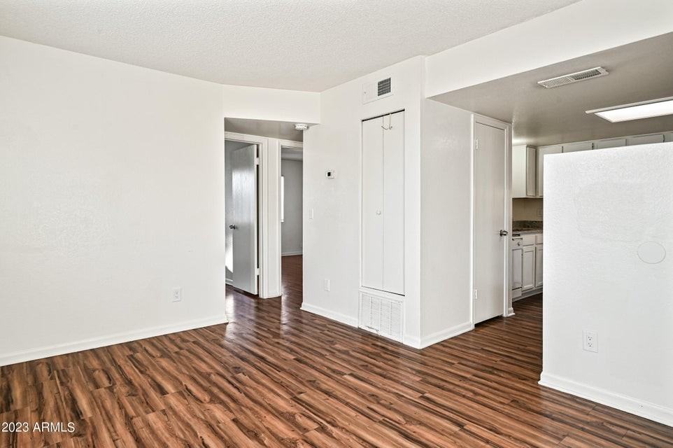 436 West Clark Street #201 - Photo 4 of 13