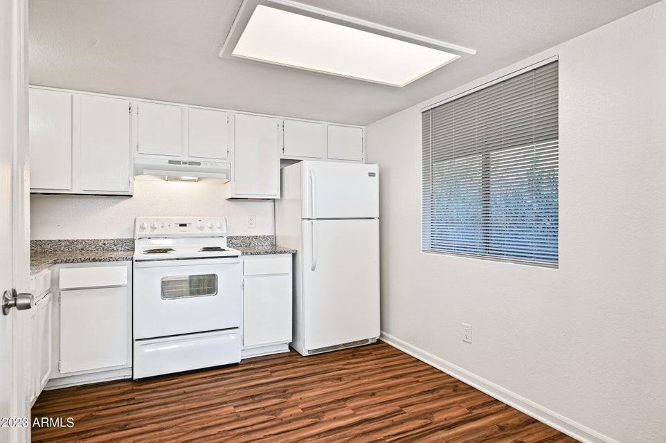 436 West Clark Street #201 - Photo 5 of 13