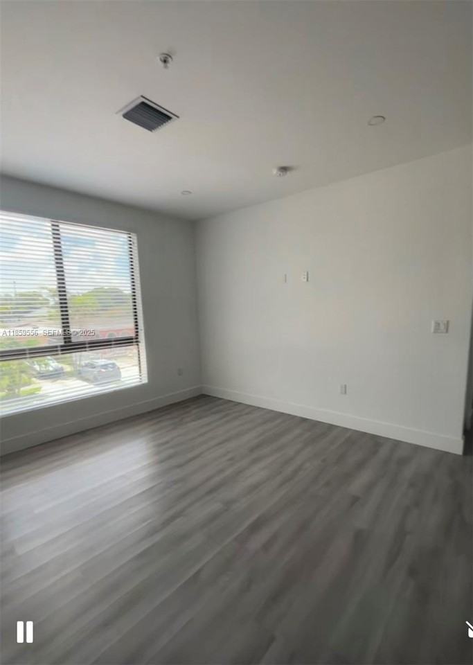 859 East 24th Street ##201 - Photo 2 of 12