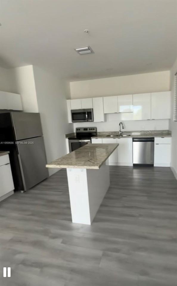 859 East 24th Street ##201 - Photo 6 of 12