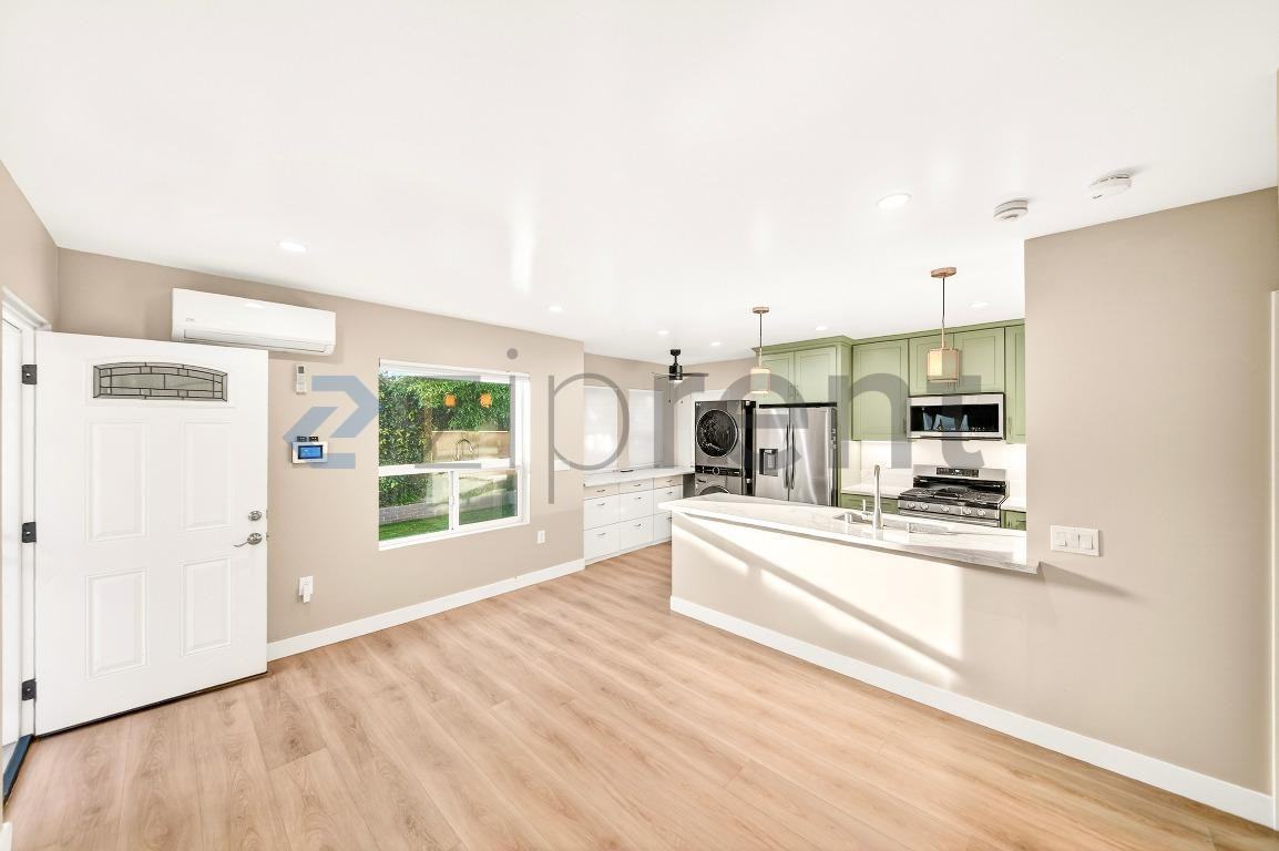 363 E 63rd St #B - Photo 5 of 15