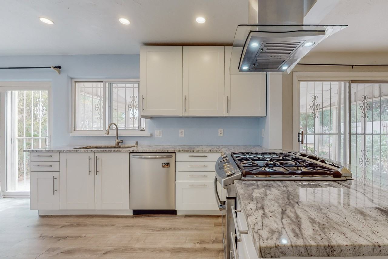 612 Truman St Se #1 - Photo 3 of 27