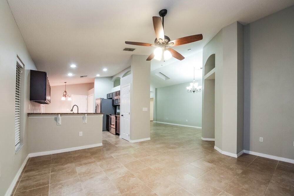 4307 Bayside Dr - Photo 2 of 14