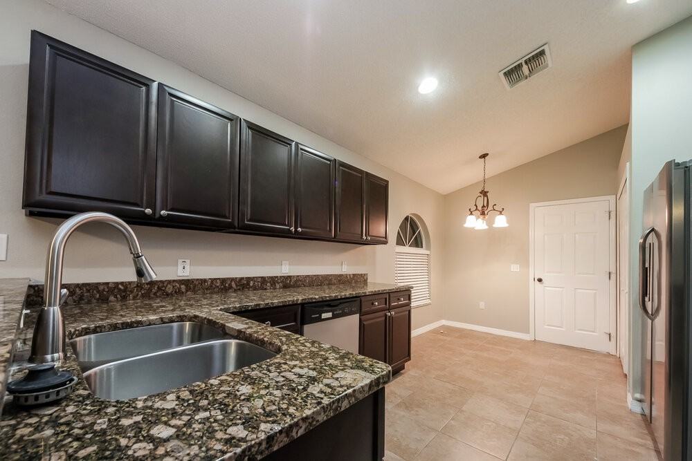 4307 Bayside Dr - Photo 6 of 14