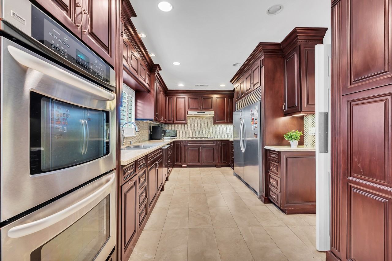 326 N Doheny Dr #NA - Photo 7 of 32