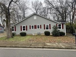 featured image of 305 E Park Ave