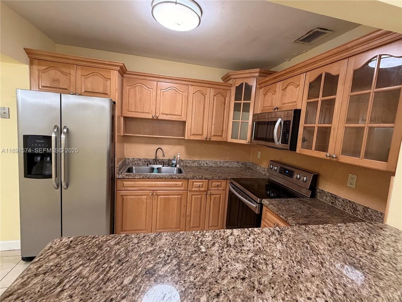 255 Southwest 60th Avenue - Photo 4 of 15