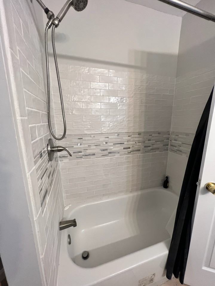 Modern & Eclectic 2BR West Midtown Atlanta - Photo 5 of 12