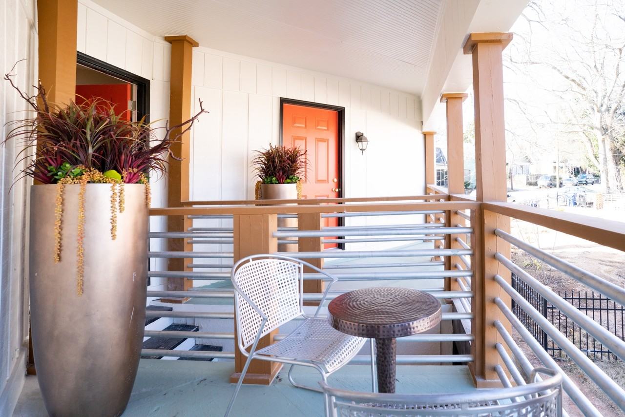 Modern & Eclectic 2BR West Midtown Atlanta - Photo 2 of 14