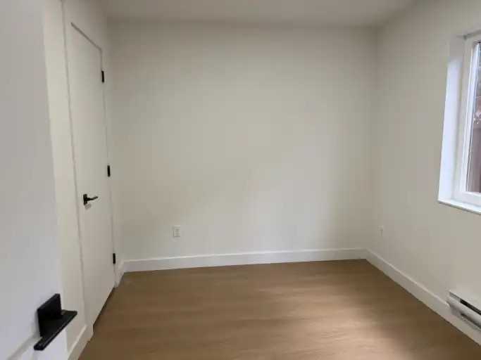 6160 129a St - Photo 3 of 5