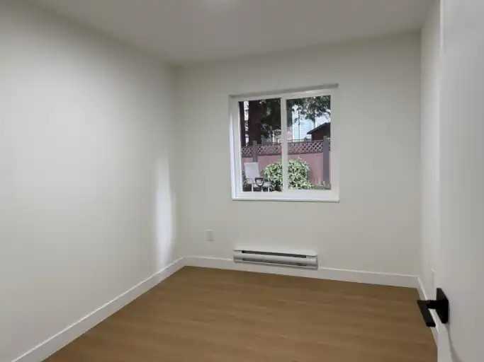 6160 129a St - Photo 4 of 5