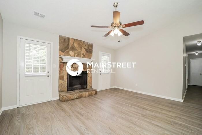 1127 Reynolds Ct - Photo 3 of 16