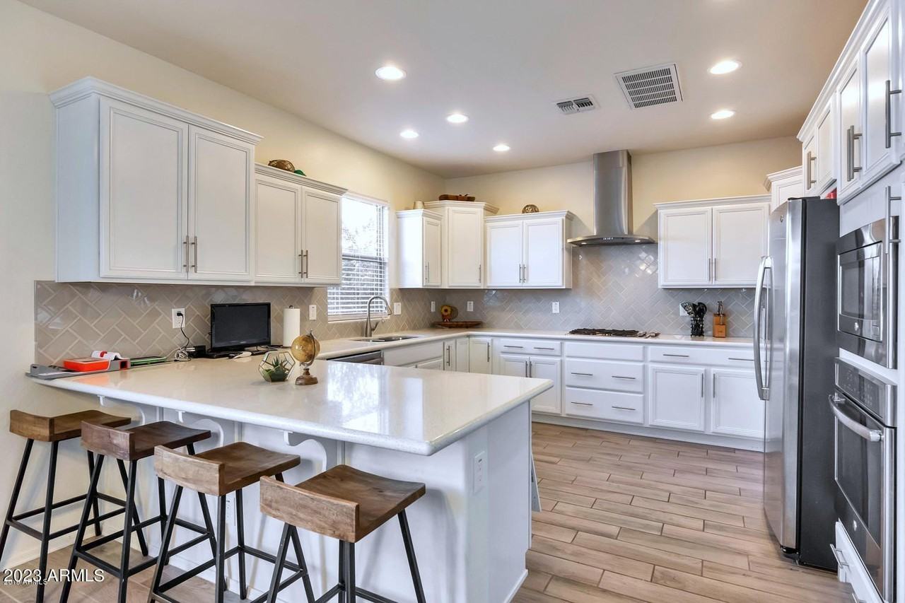 4712 E Nocona Ln - Photo 2 of 15