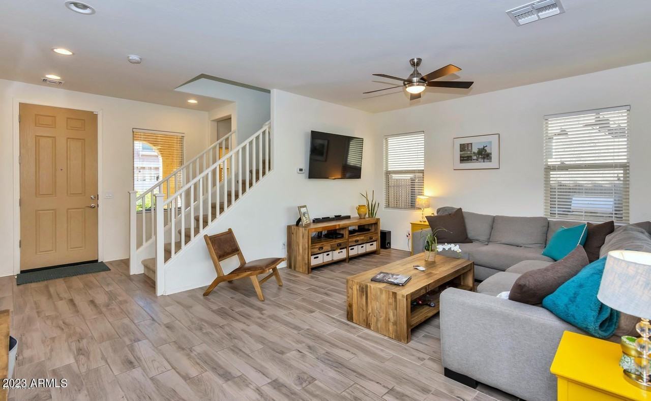 4712 E Nocona Ln - Photo 6 of 15