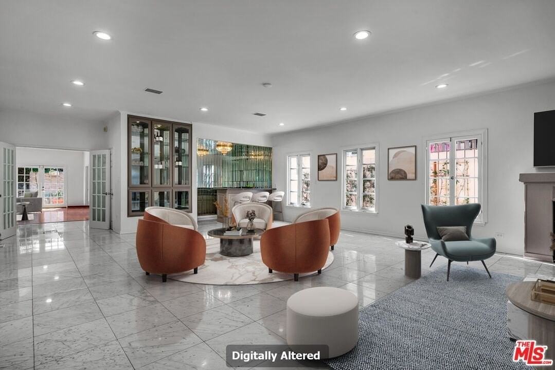 10810 Rochester Ave - Photo 4 of 33