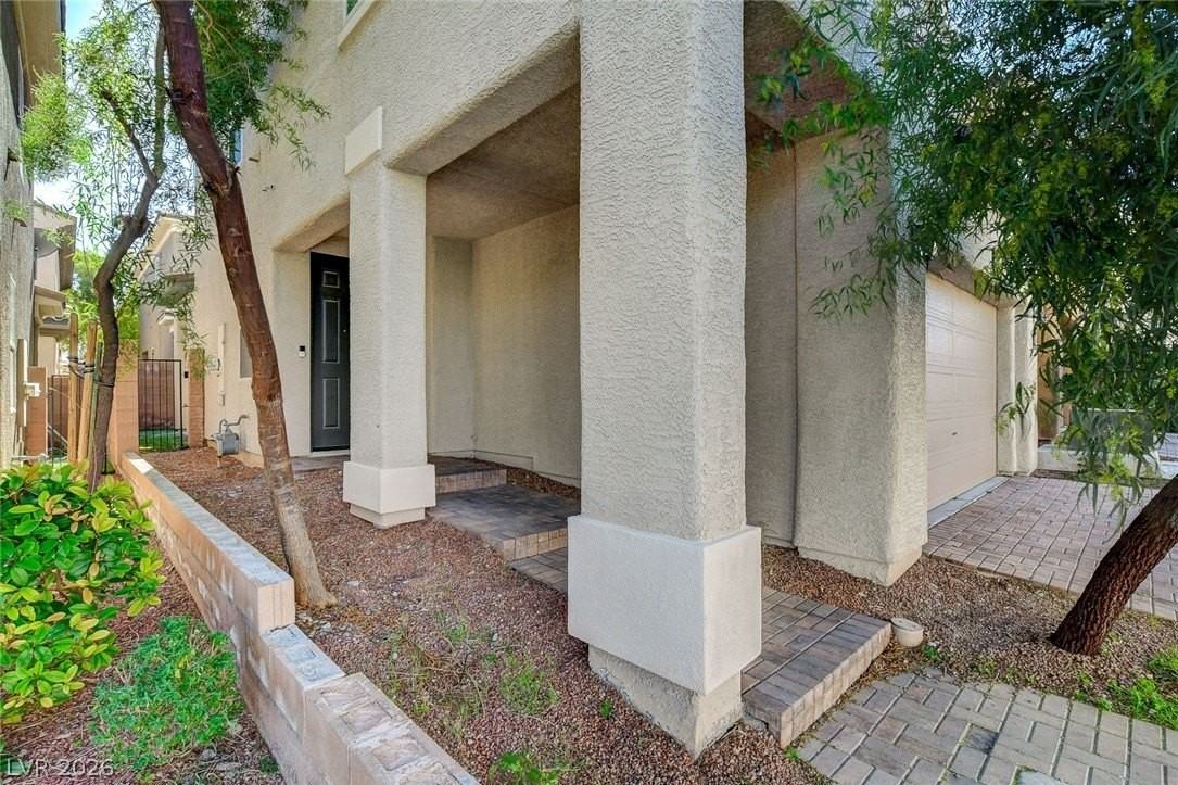 10237 Mayflower Bay Ave - Photo 4 of 36