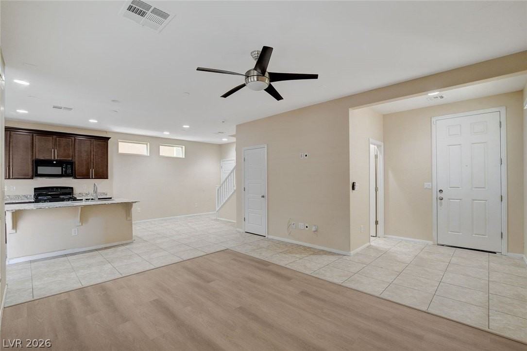 10237 Mayflower Bay Ave - Photo 6 of 36