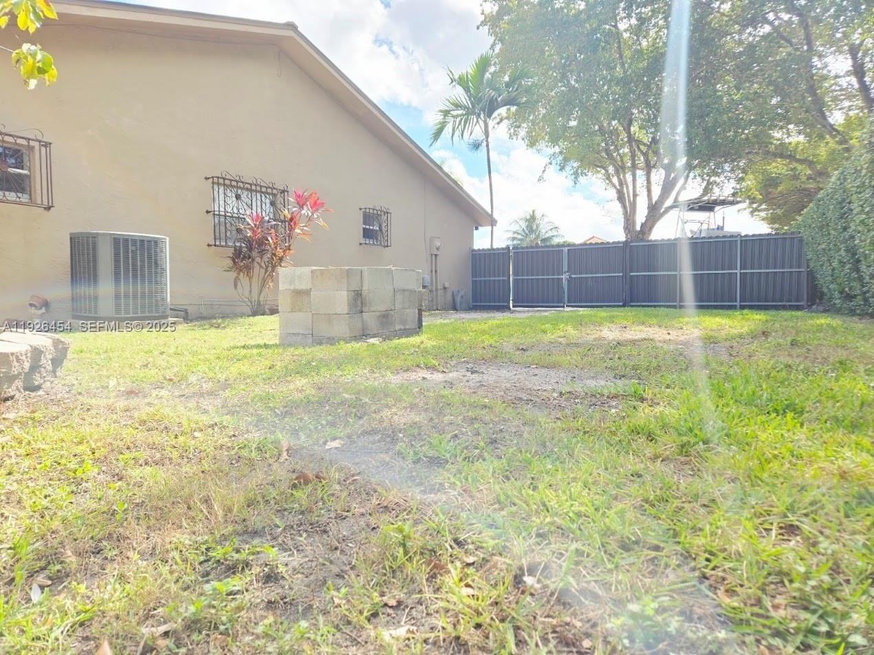 11471 Southwest 5th Terrace - Photo 4 of 15