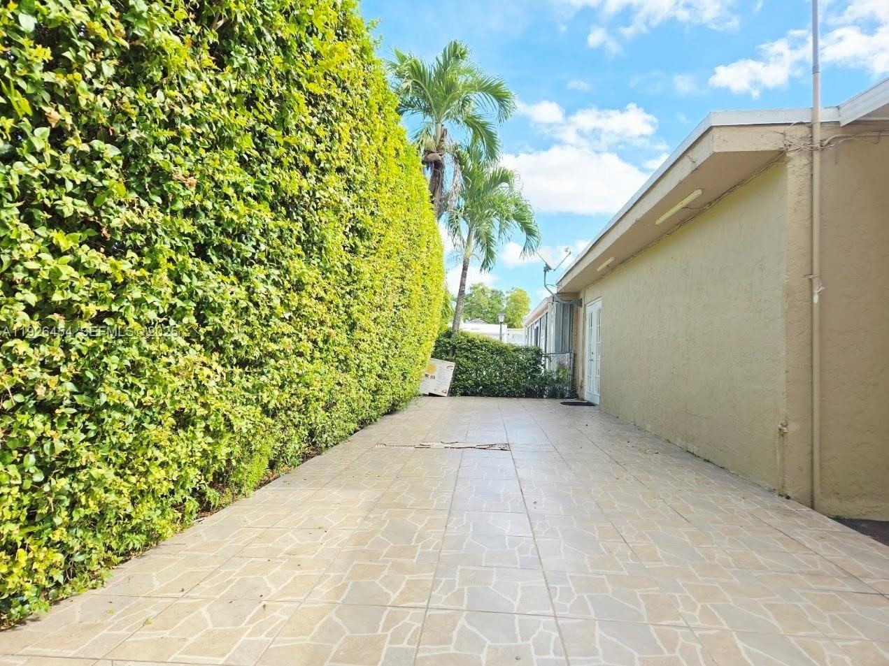 11471 Southwest 5th Terrace - Photo 5 of 15