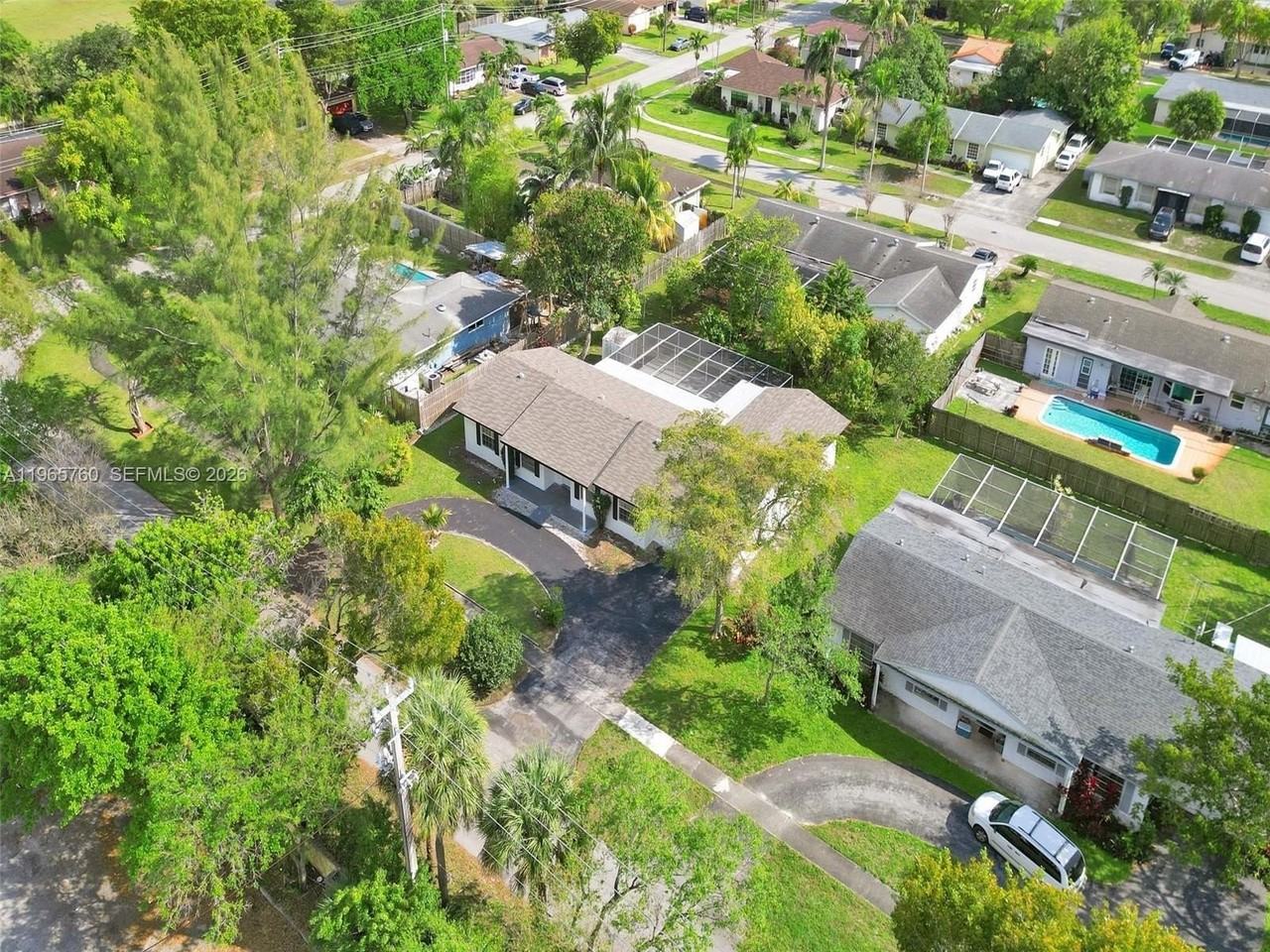 4330 Nw 8th St - Photo 2 of 50