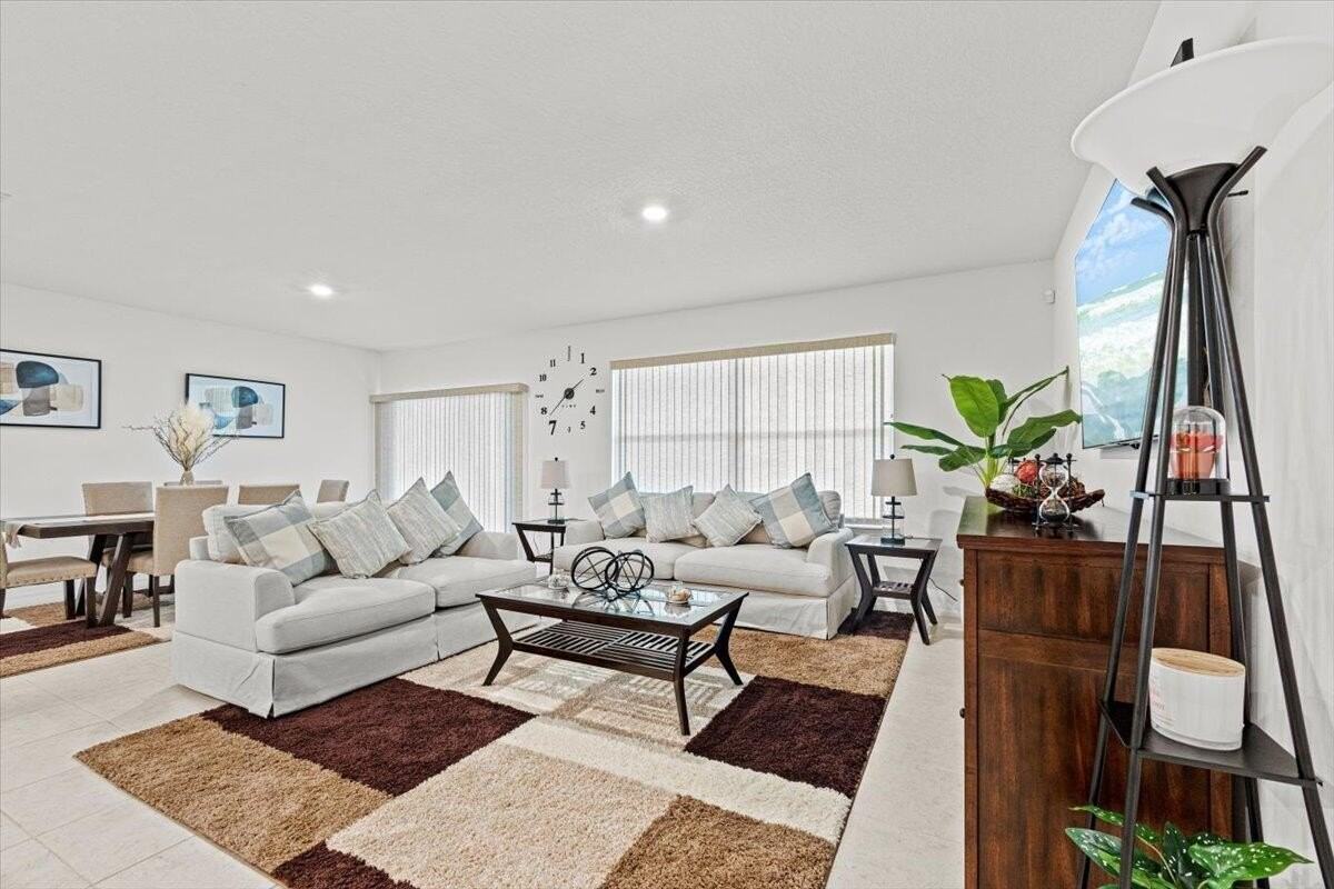 701 Ne Perch Ln - Photo 3 of 32