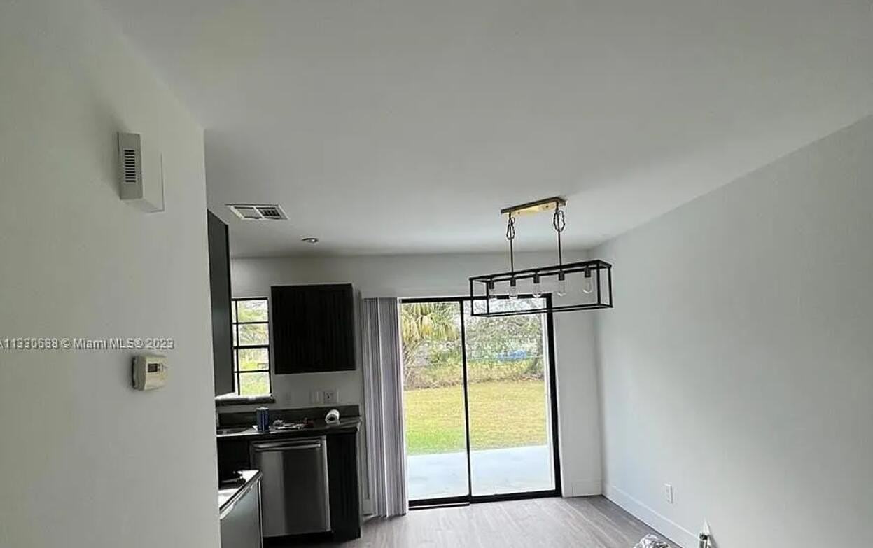 841 Nw Riverside Dr - Photo 5 of 17