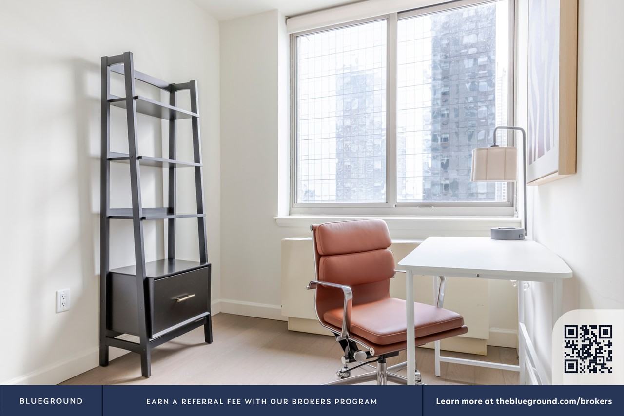 561 10th Avenue - Photo 4 of 27