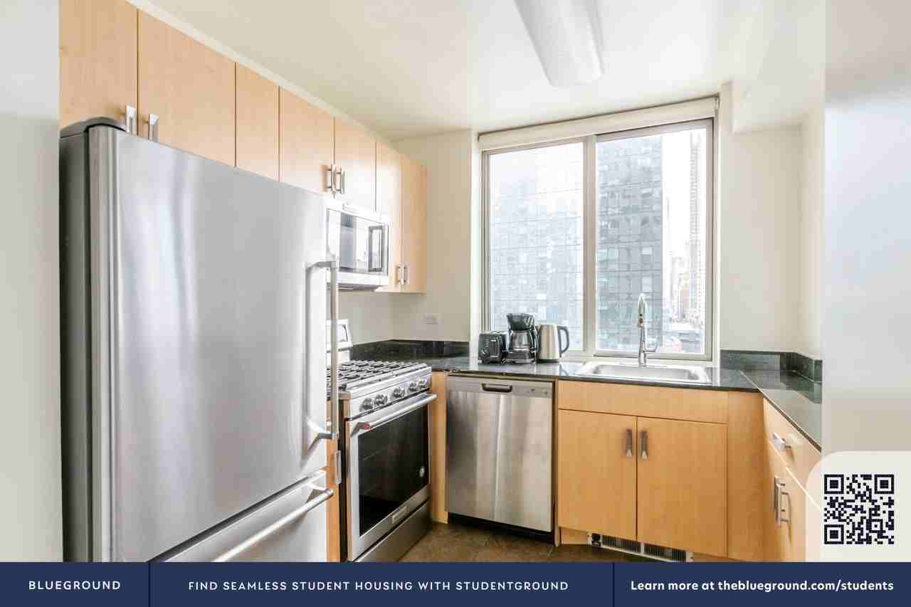 561 10th Avenue - Photo 6 of 27