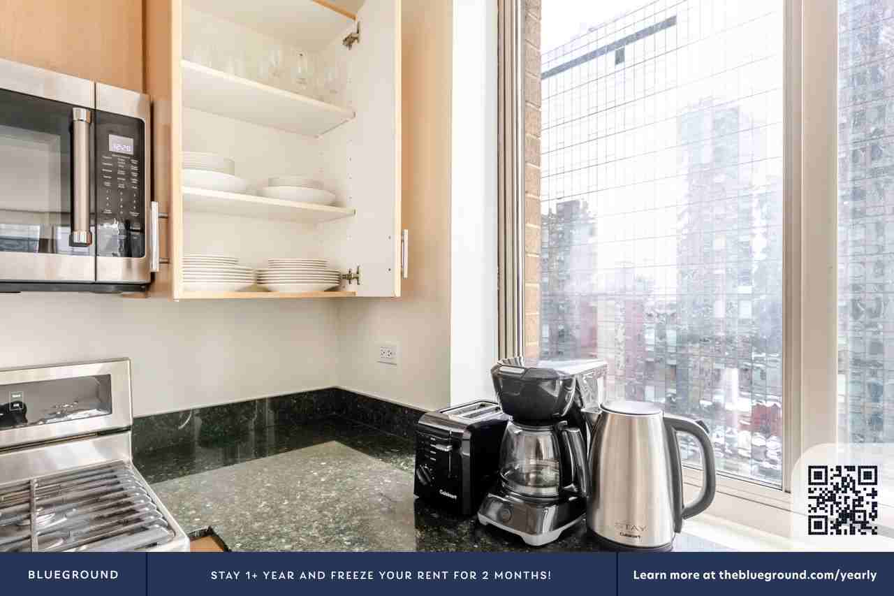 561 10th Avenue - Photo 7 of 27