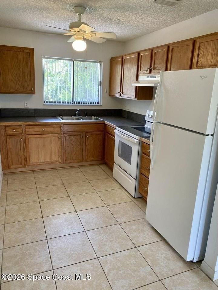 1279 Valencia St Se - Photo 4 of 15