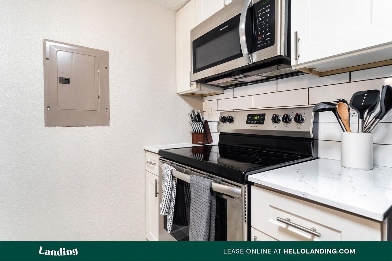 711 Brentford Pl, - Photo 7 of 50