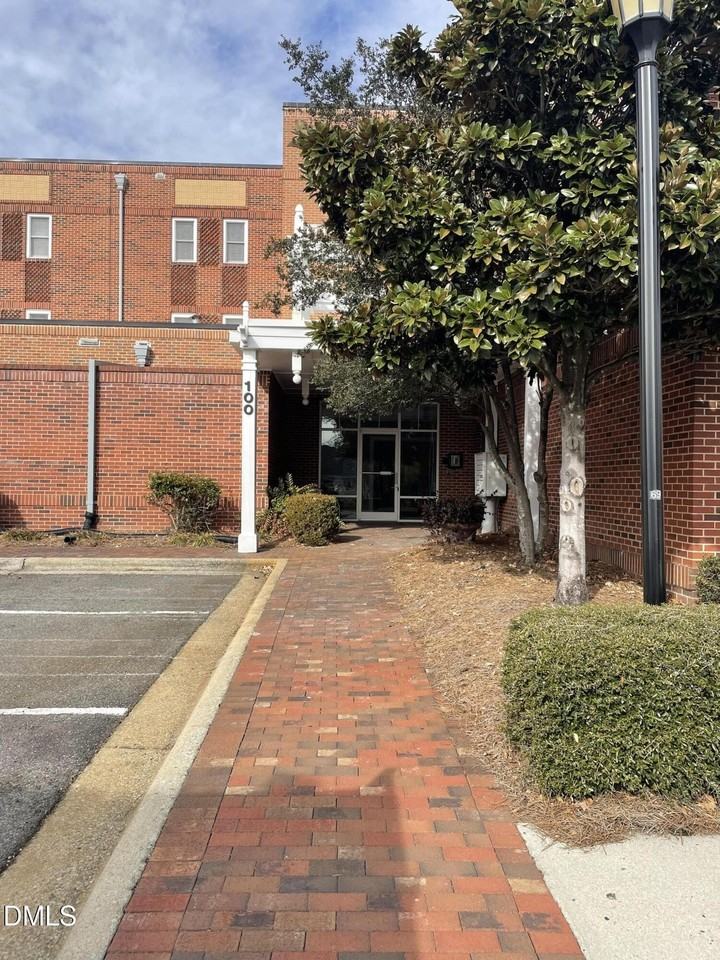 122 Meadowmont Village Cir Unit 122 #122 - Photo 3 of 22