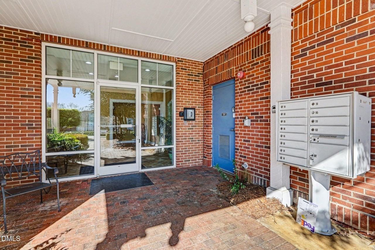 122 Meadowmont Village Cir Unit 122 #122 - Photo 4 of 22