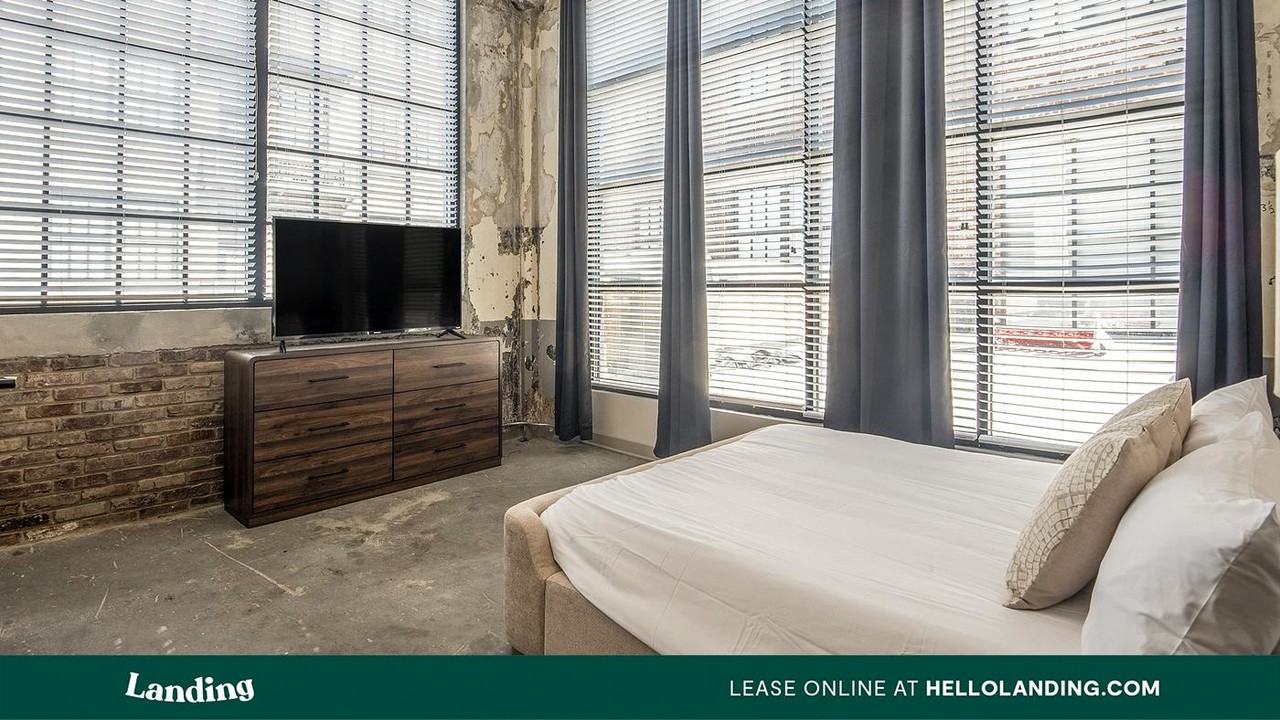 711 N Front St - Photo 3 of 50