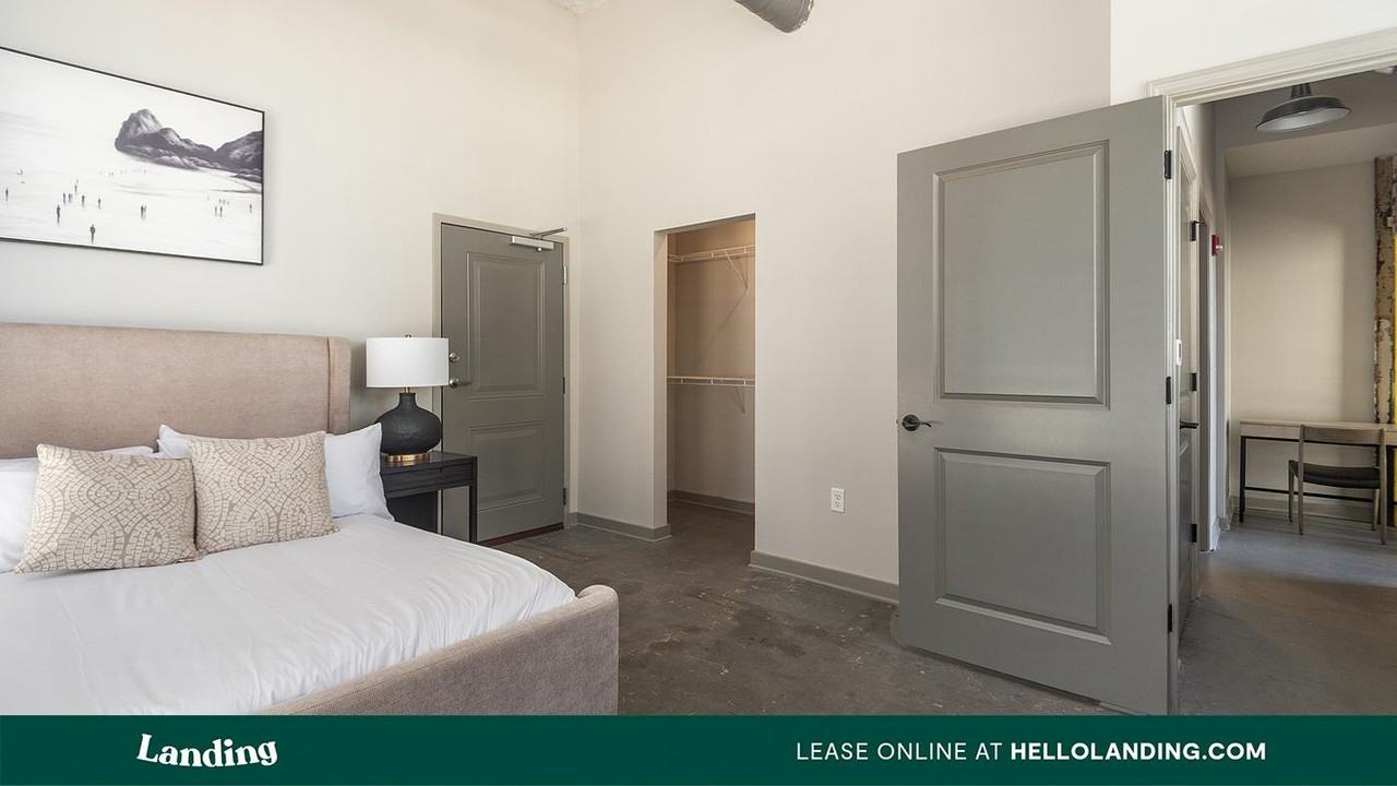 711 N Front St - Photo 4 of 50