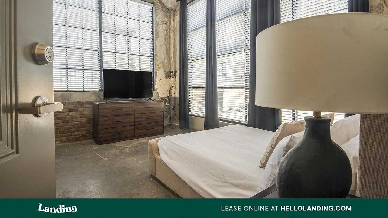 711 N Front St - Photo 5 of 50