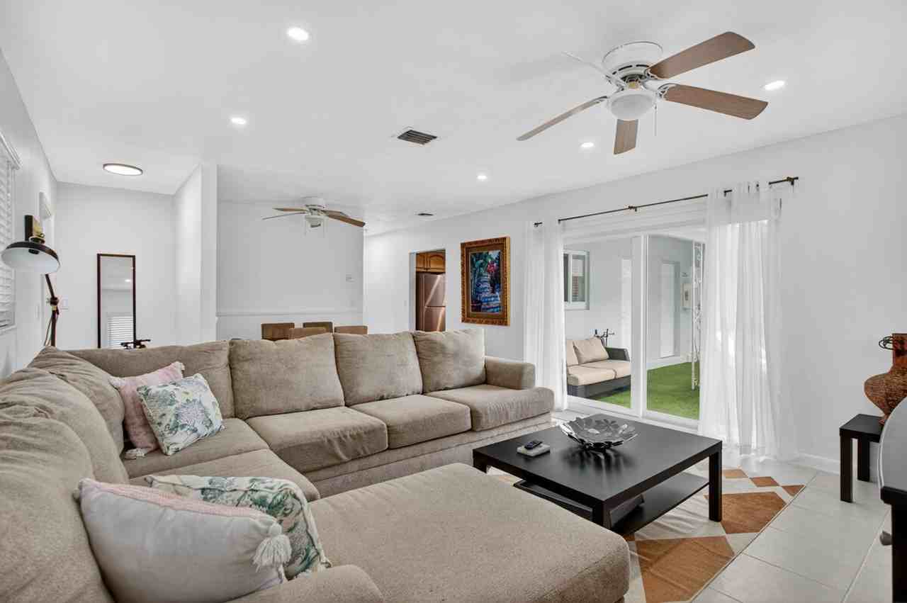 2270 Se 5th St #1241268P - Photo 2 of 17