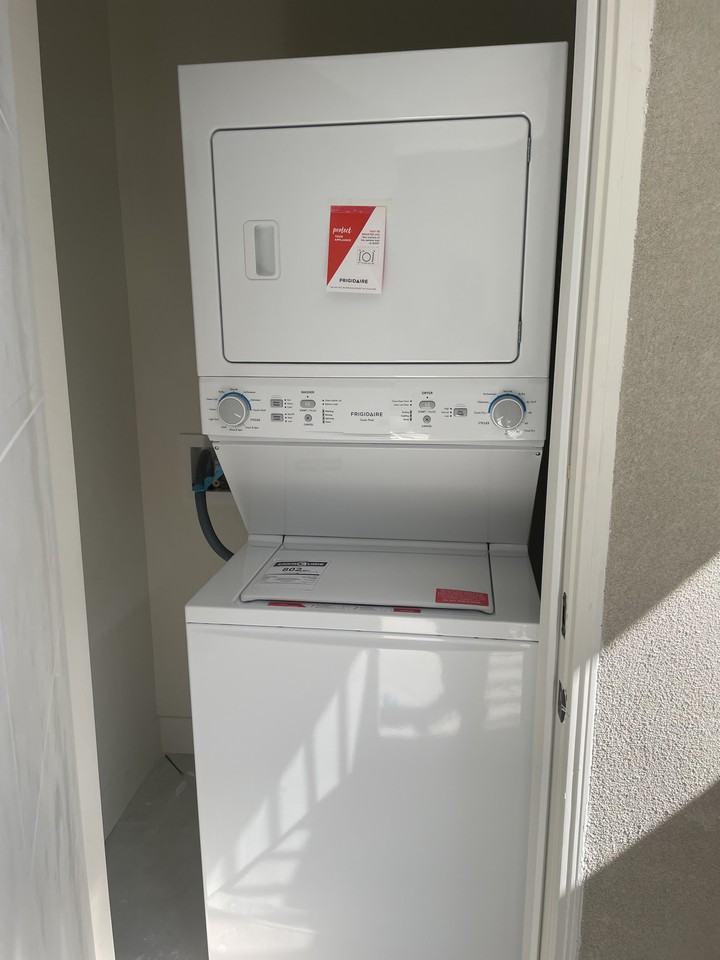 9832 179 Street - Photo 7 of 8