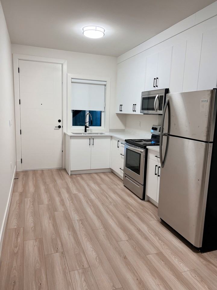 9832 179 Street - Photo 4 of 8