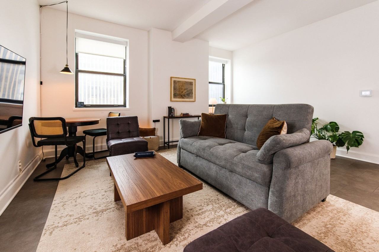 758 N Broadway #1379069P - Photo 2 of 21