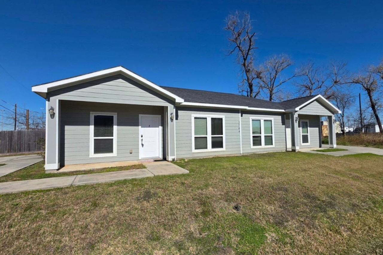 2704 Sam Wilson St #1391353P - Photo 6 of 24