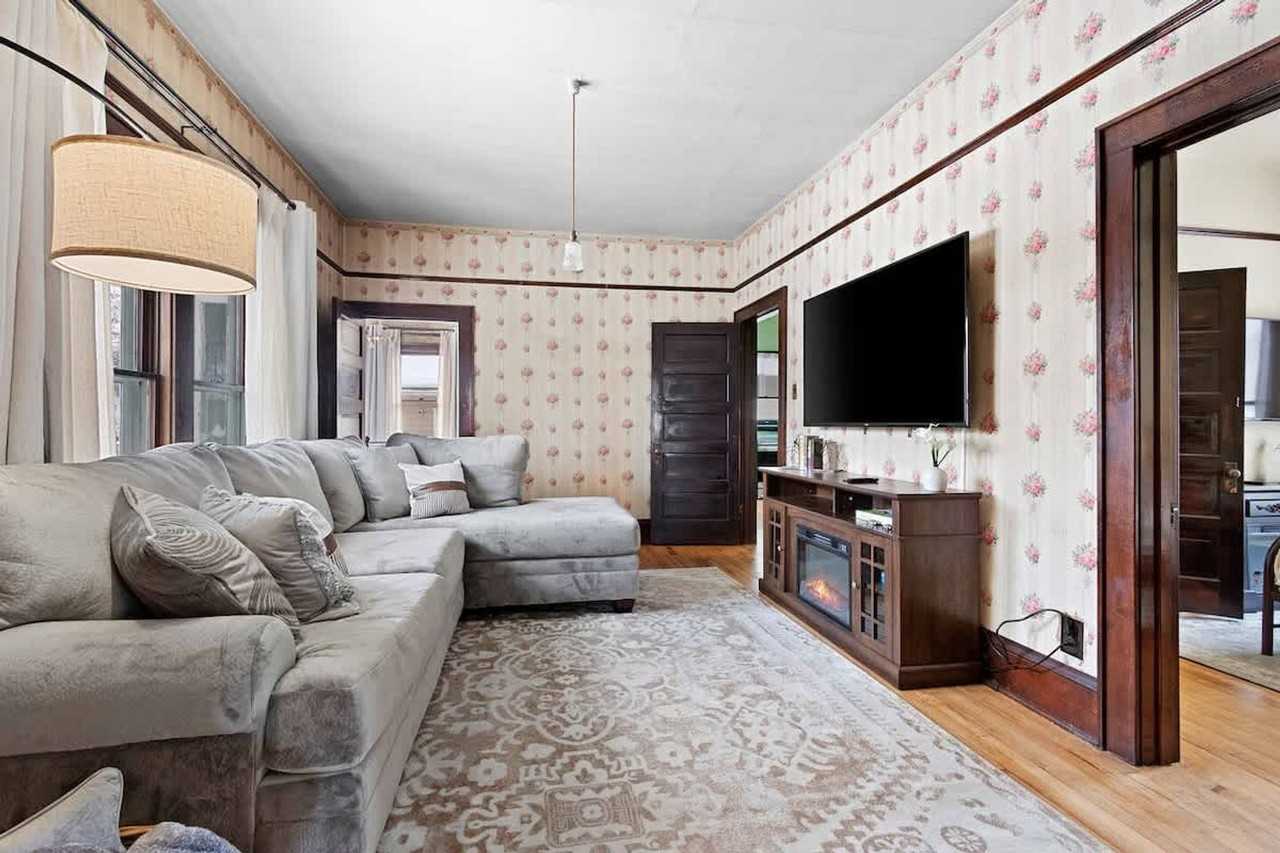 100 W Main St #1460917P - Photo 4 of 50