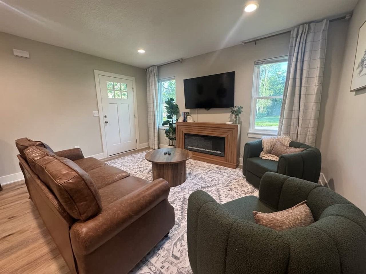 1249 Kinsmoor Ave #1460947P - Photo 4 of 19