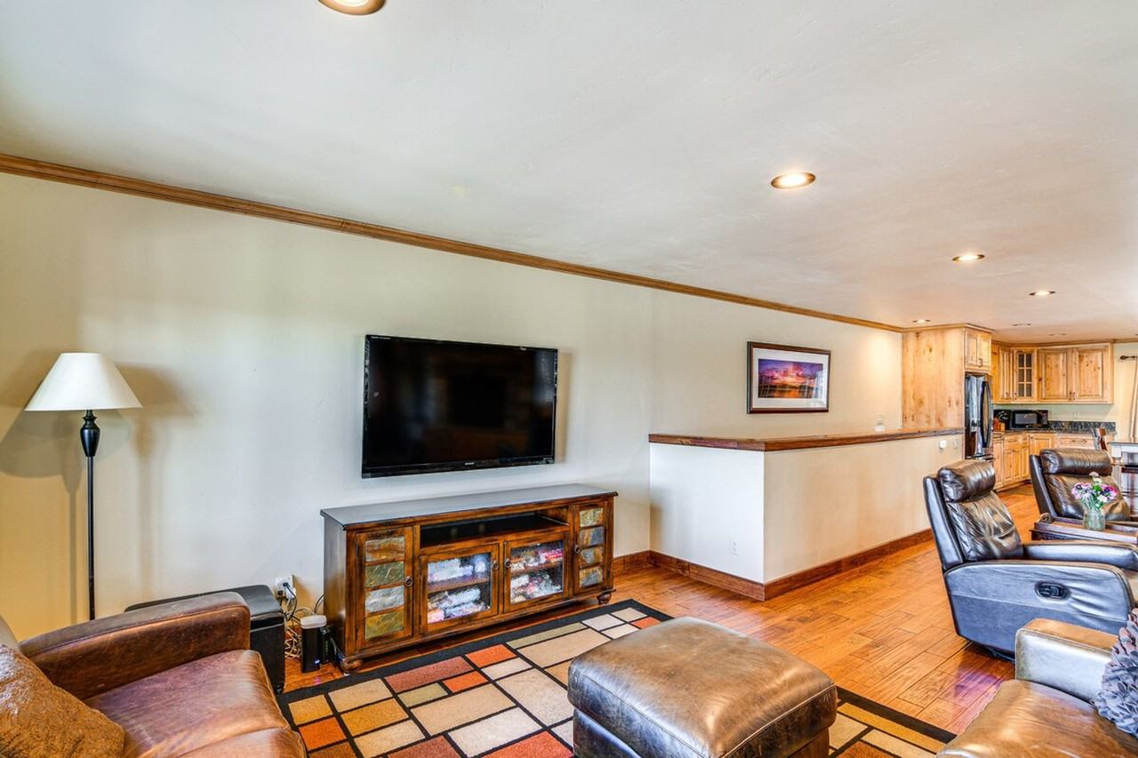 3688 Paradise Ave #1385654P - Photo 3 of 31