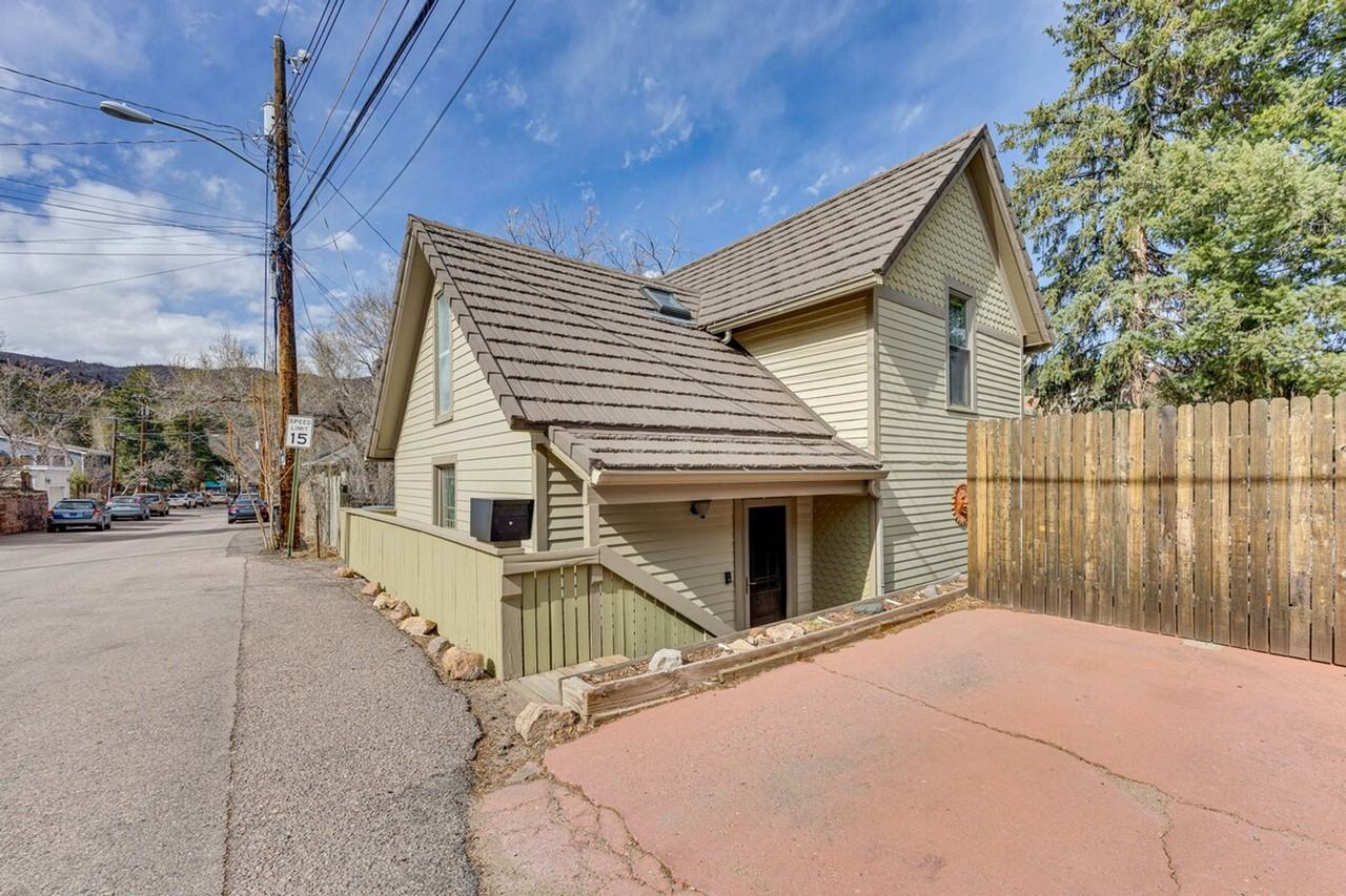 1117 Manitou Ave #1385675P - Photo 5 of 25