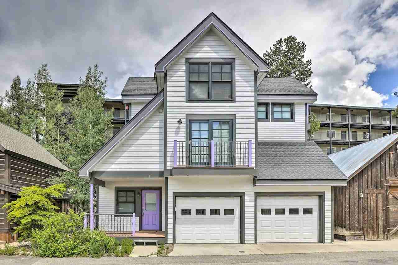 304 N Main St #1386182P - Photo 3 of 28