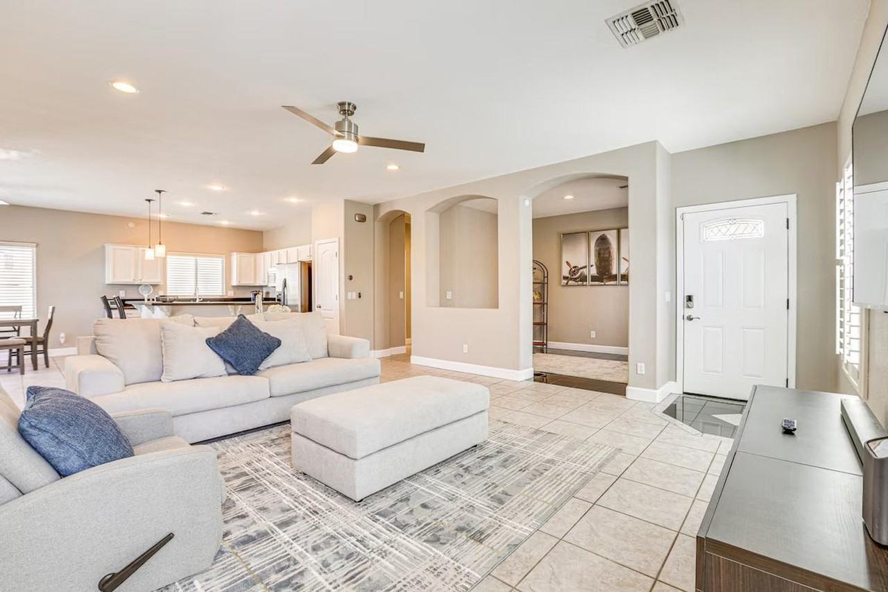 11882 W Washington St #1385664P - Photo 2 of 29