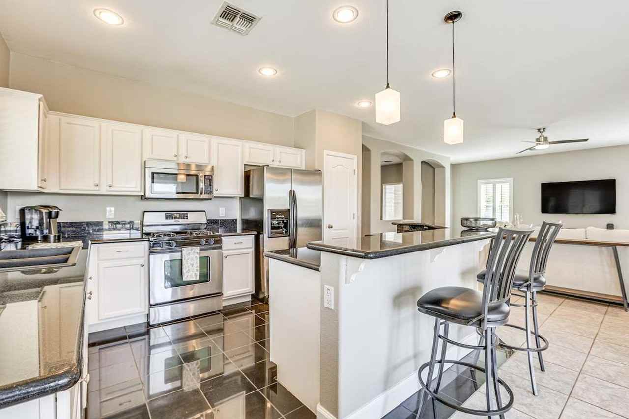 11882 W Washington St #1385664P - Photo 5 of 29